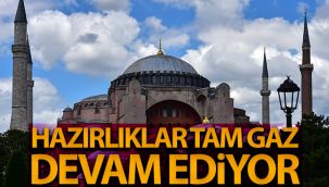 Ayasofya Cami'ne ördek başı yeşili halılar döşenmeye başlandı