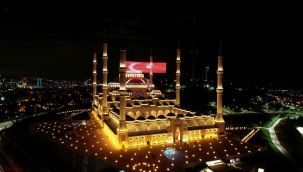 Ayasofya ve 81 ildeki camilerden sela sesleri yükseldi