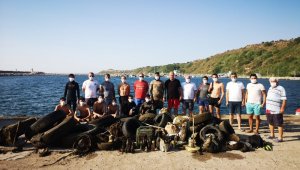 Çanakkale Boğazı'ndan 1 tonu aşkın plastik atık çıkarıldı