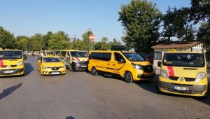 Dolmuşçular araçlarını İBB binası önüne bıraktı