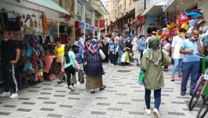 Koronavirüs bayram telaşına engel olamadı