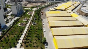 Lüks sitelerin arasına yapılan kurban pazarı tepki çekti