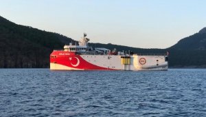 Bakan Dönmez: "83 milyon arkanda Oruç Reis. Rast gele"