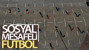 Sosyal mesafeli futbol havadan görüntülendi